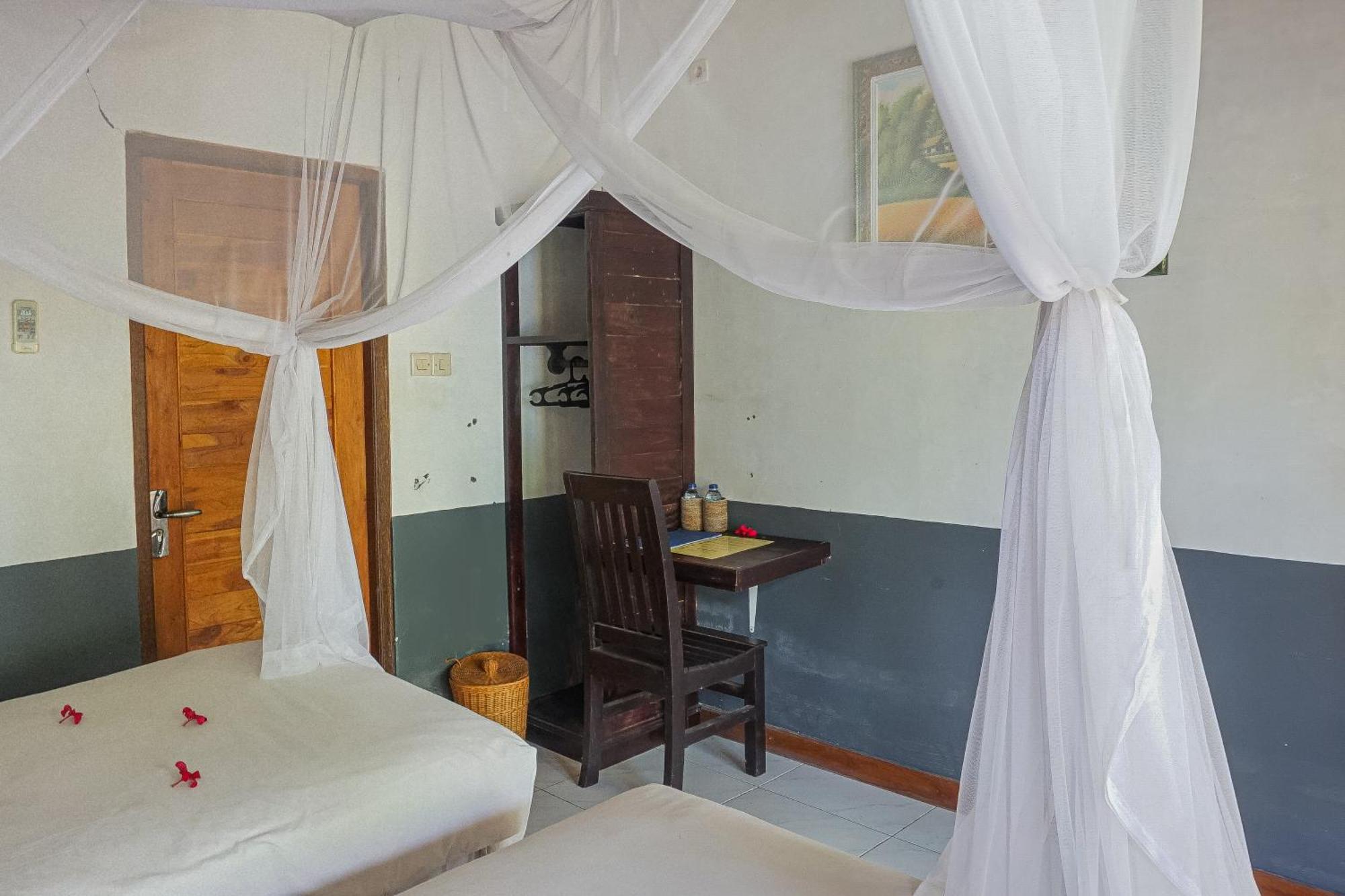 Made Taro - Menjangan Homestay Banyuwedang Exteriér fotografie