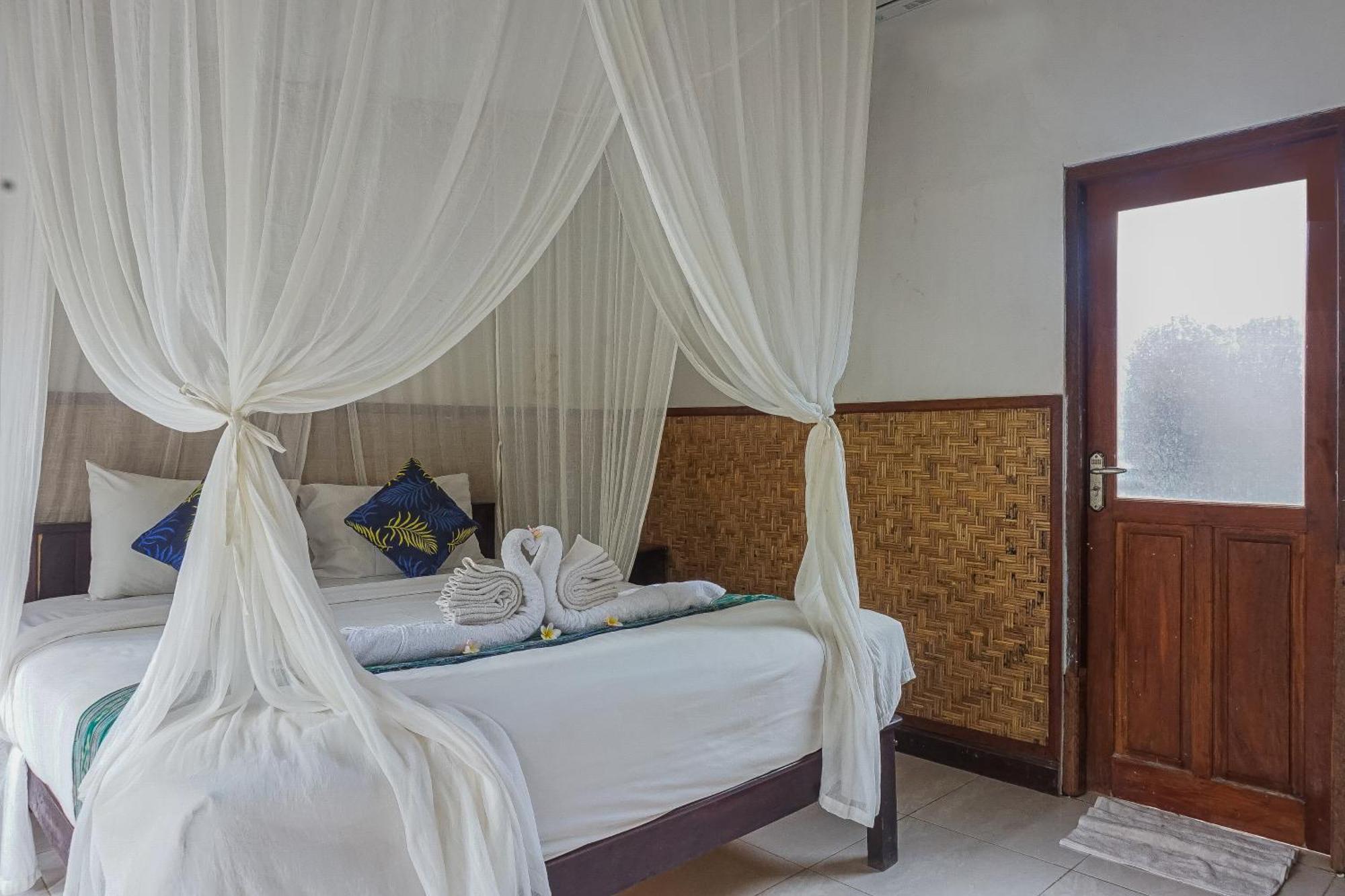 Made Taro - Menjangan Homestay Banyuwedang Exteriér fotografie