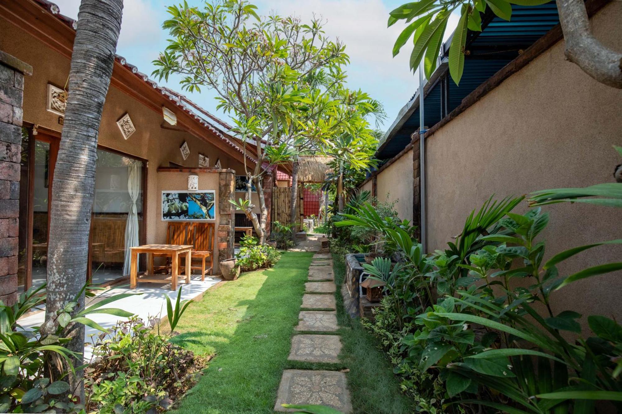 Made Taro - Menjangan Homestay Banyuwedang Exteriér fotografie