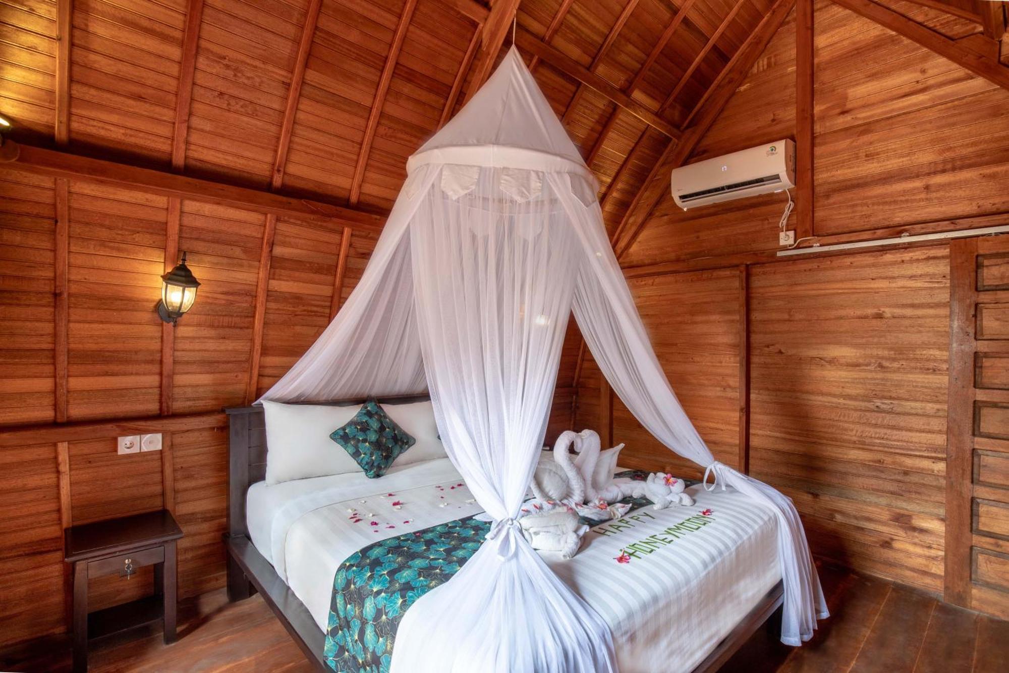 Made Taro - Menjangan Homestay Banyuwedang Exteriér fotografie