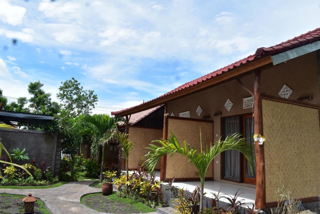 Made Taro - Menjangan Homestay Banyuwedang Exteriér fotografie