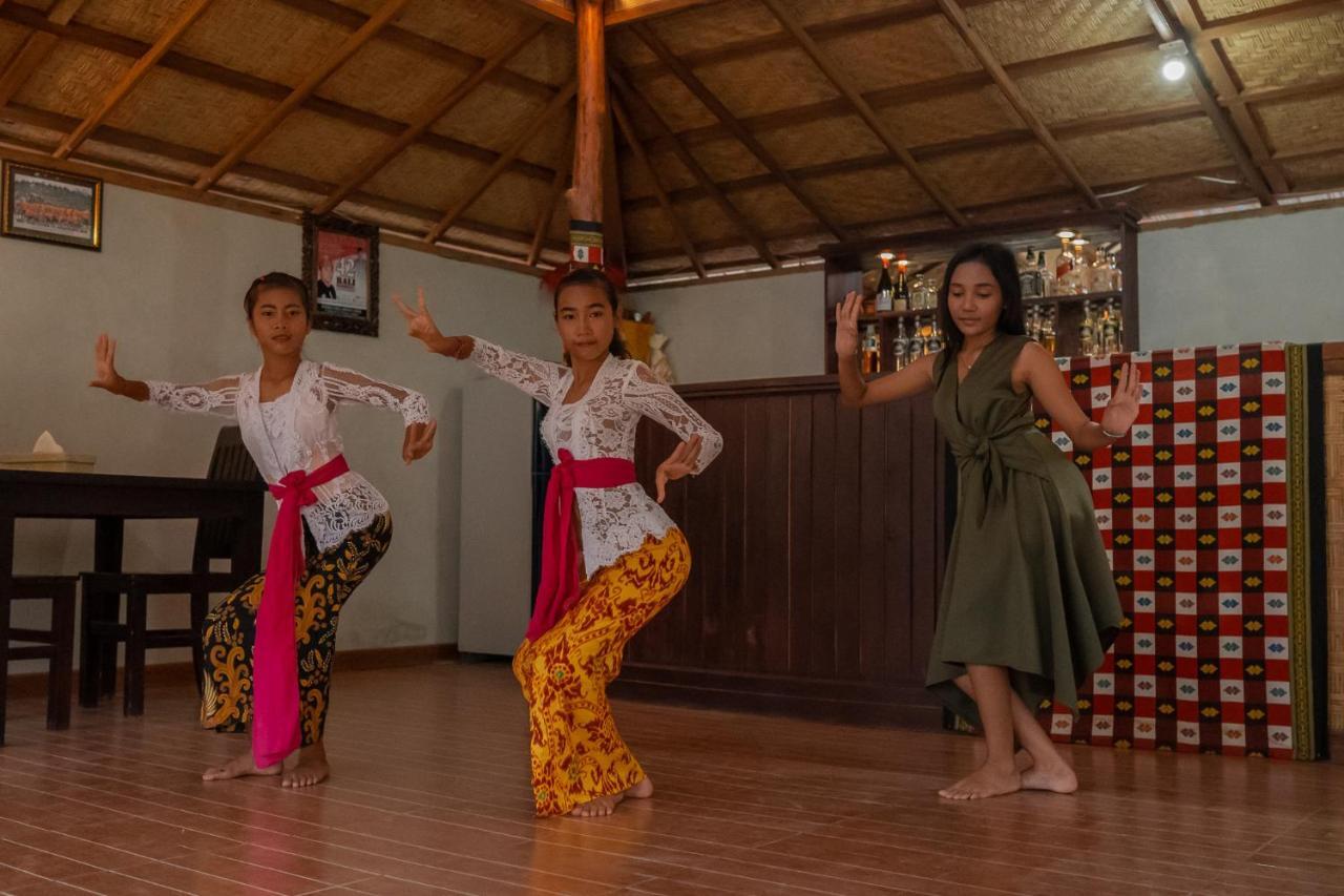 Made Taro - Menjangan Homestay Banyuwedang Exteriér fotografie